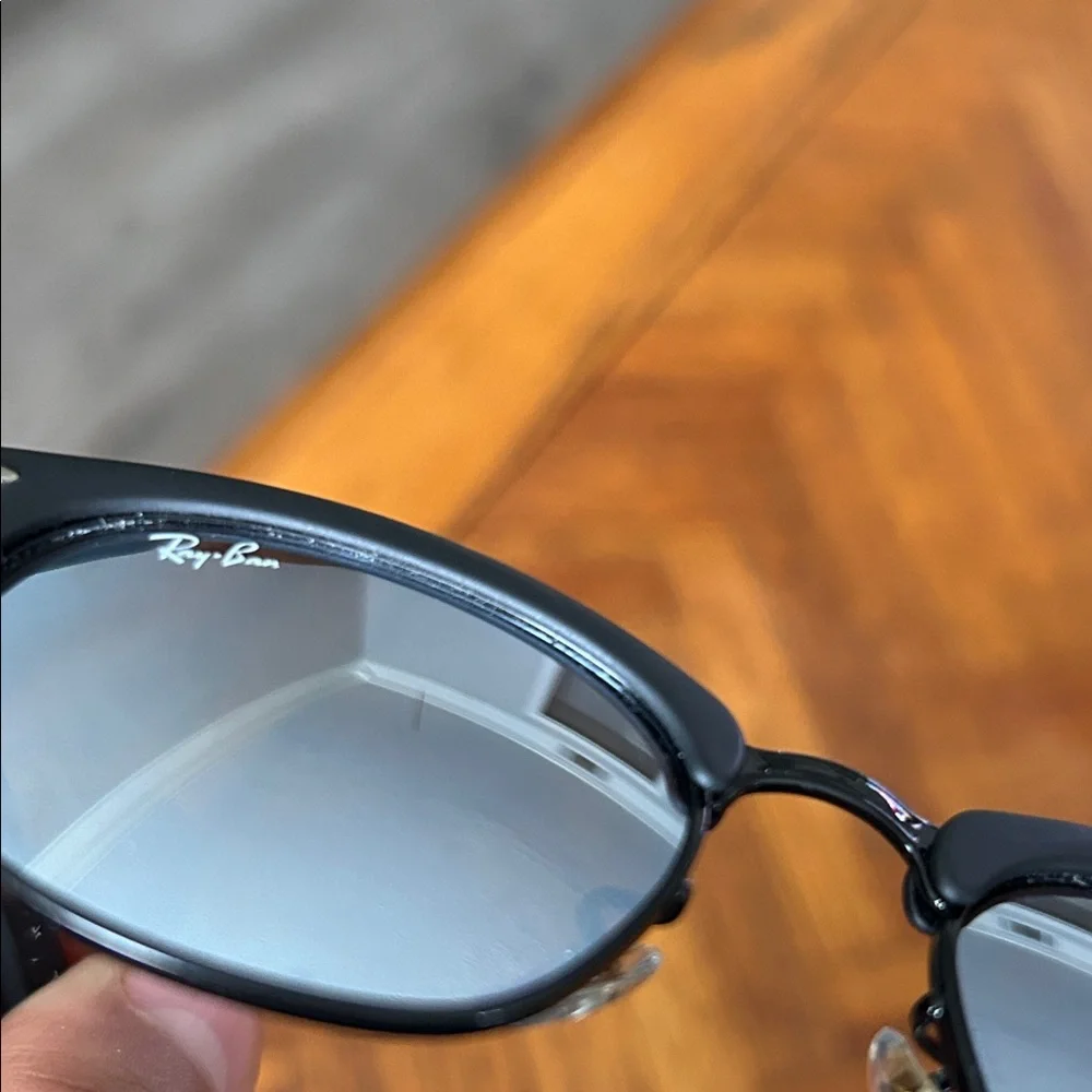 Ray-Ban Clubmaster junior sunglasses Black and silver (RJ9059s)